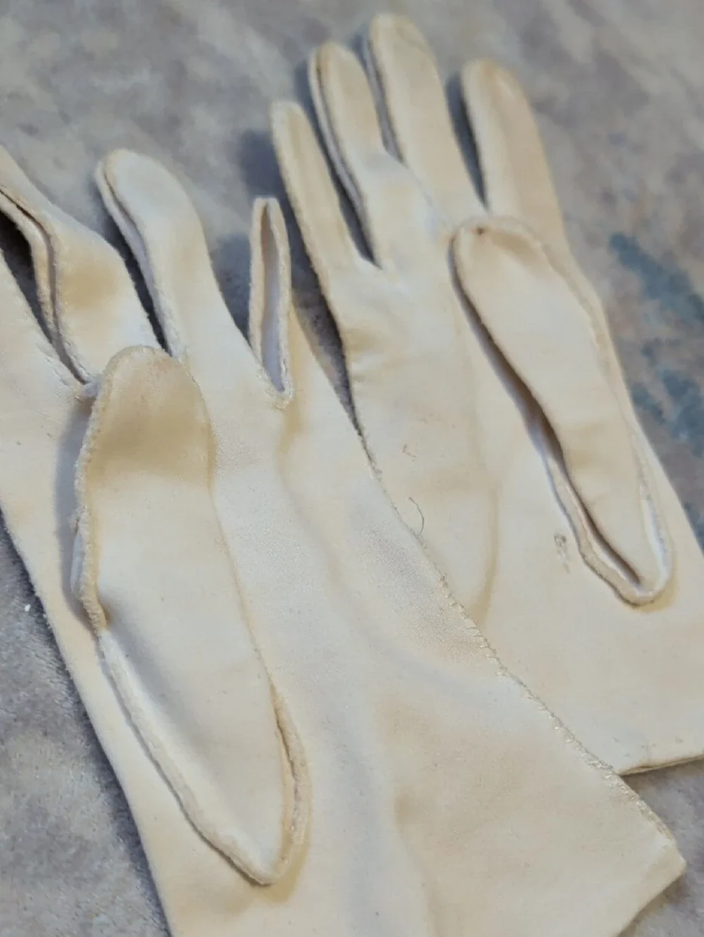 Classic Women's Ivory Embroidered Dress Gloves Vintage